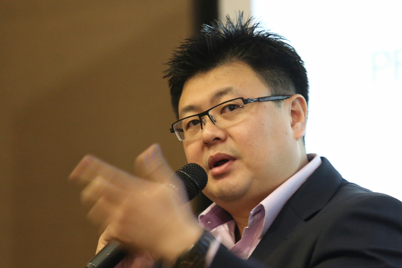 Andaman Property Management managing director Datuk Dr Vincent Tiew speaks at PropertyGuru's 2016 property market outlook event at Bangsar South City, Kuala Lumpur, December 14, 2015. u00e2u20acu201d Picture by Saw Siow Feng