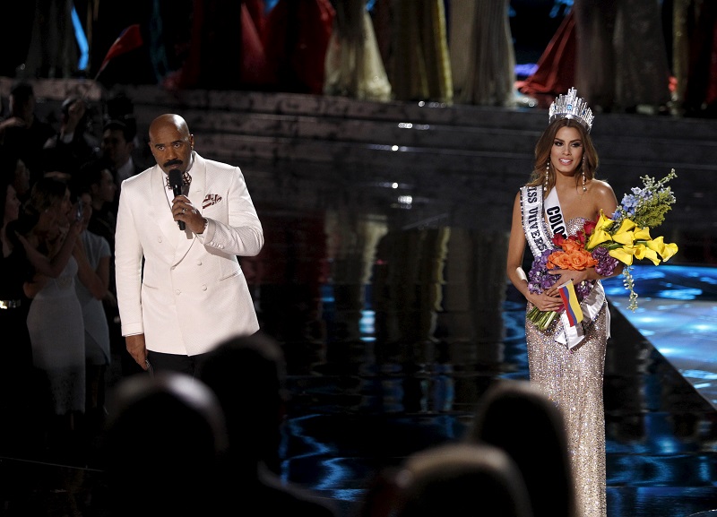 Host Steve Harvey (left) speaks to the audience after Miss Colombia Ariadna Gutierrez was crowned Miss Universe during the 2015 Miss Universe Pageant in Las Vegas, December 21, 2015. u00e2u20acu201d Reuters pic