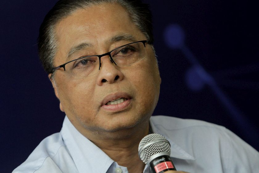 Datuk Seri Ismail Sabri Yaakob speaks to members of the media during a press conference in Kuala Lumpur, December 8, 2015. u00e2u20acu201d Picture by Yusof Mat Isa