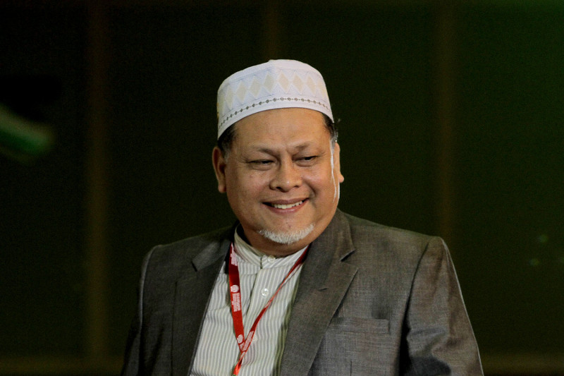 Kelantan Deputy Mentri Besar Datuk Nik Amar Nik Abdullah speaks at the Al-Azhar Alumni Regional Meet 2015 at Grand Seasons Hotel in Kuala Lumpur, December 17, 2015. u00e2u20acu201d Picture by Yusof Mat Isa