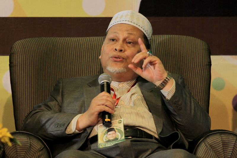 Kelantan Deputy Mentri Besar Datuk Nik Amar Nik Abdullah speaks at the Al-Azhar Alumni Regional Meet 2015 at Grand Seasons Hotel in Kuala Lumpur, December 17, 2015. u00e2u20acu201d Picture by Yusof Mat Isa