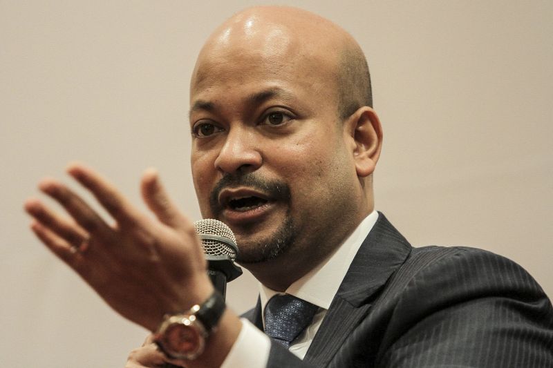 1MDBu00e2u20acu2122s Arul Kanda Kandasamy speaks at a press conference in Kuala Lumpur, December 31, 2015. u00e2u20acu2022 Picture by Yusof Mat Isa