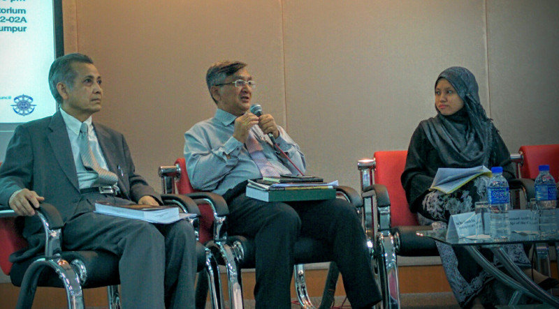 (From left) Former Court of Appeals judges Datuk Mohd Hishamudin Mohd Yunus and Datuk Ariff Md Yusof as well as Bar Council member Firdaus Husni at a Bar Council forum in Kuala Lumpur December 19, 2015. u00e2u20acu201d Picture by Mayuri Mei Lin