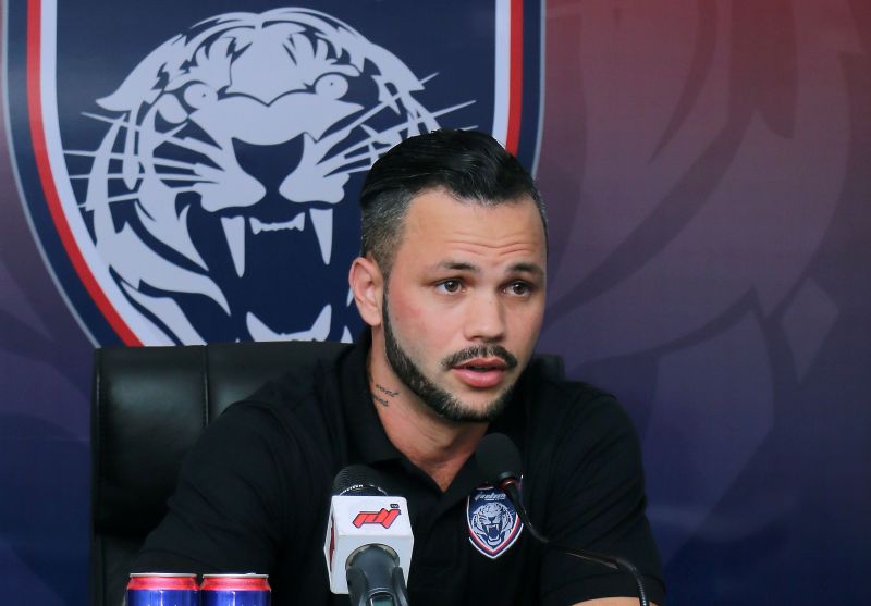 Johor Darul Tau00e2u20acu2122zim (JDT) new signing, Brazilian Paulo Rangel, at a news conference and meet the fans at Stadium Tan Sri Hassan Yunos in Larkin December 29, 2015. fotoBernama 