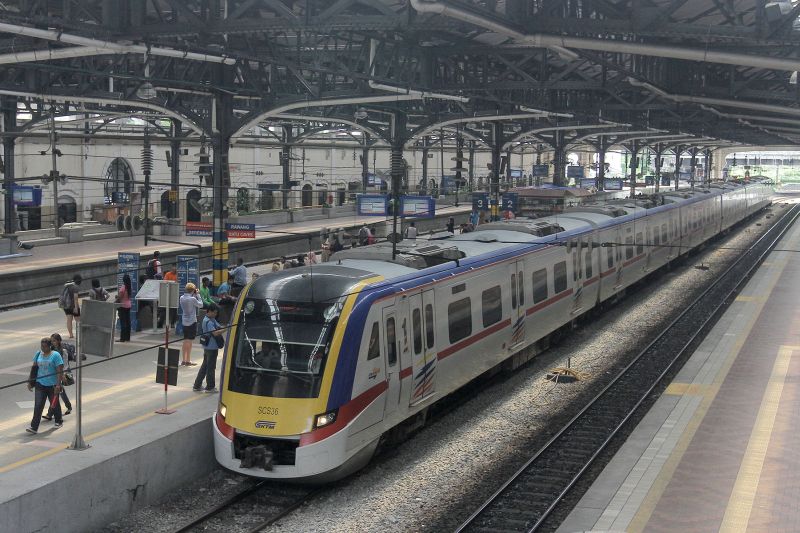 People are seen waiting for the komuter train at the railway station in Kuala Lumpur, December 23, 2015. u00e2u20acu2022 Picture by Yusof Mat Isa