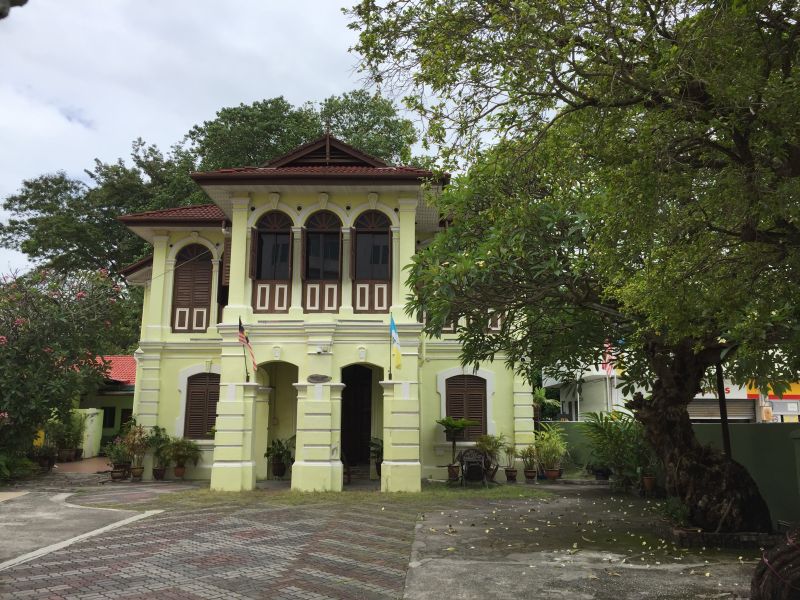 The Ku Din Ku Meh building has been identified as a national heritage building. 