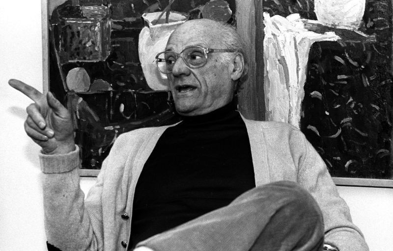 American playwright Arthur Miller at an interview in his apartment in New York, November 17, 1987 file photo. REUTERS/Mark Petersen/Files