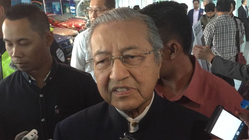 Tun Dr Mahathir Mohamad speaking to reporters after a Proton event in Shah Alam today, December 1, 2015. u00e2u20acu2022 Picture by Kamles Kumar