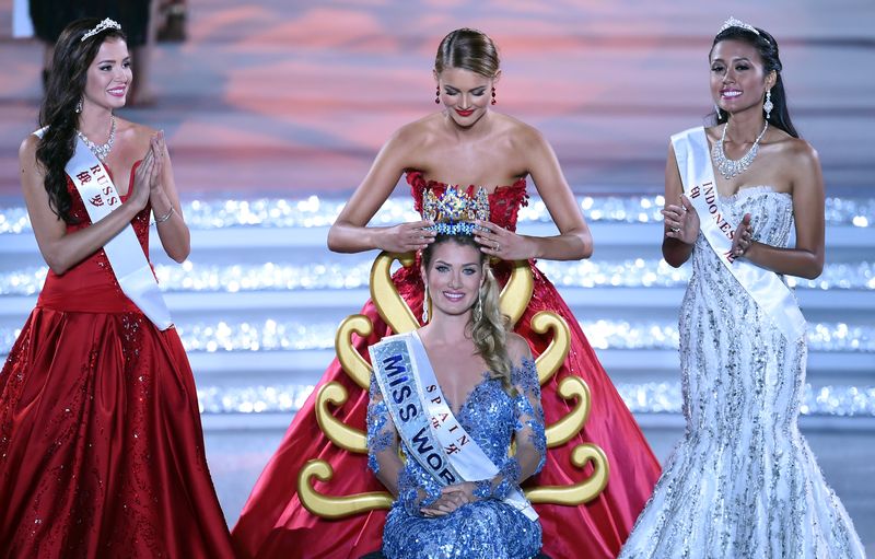 Mireia Lalaguna Rozo (centre) of Spain is crowned by former Miss World Jolene Strauss in Sanya, next to Miss Russia Sofia Nikitchuk (left) and Indonesia's Maria Harfanti (right) on December 19, 2015. u00e2u20acu201d AFP pic