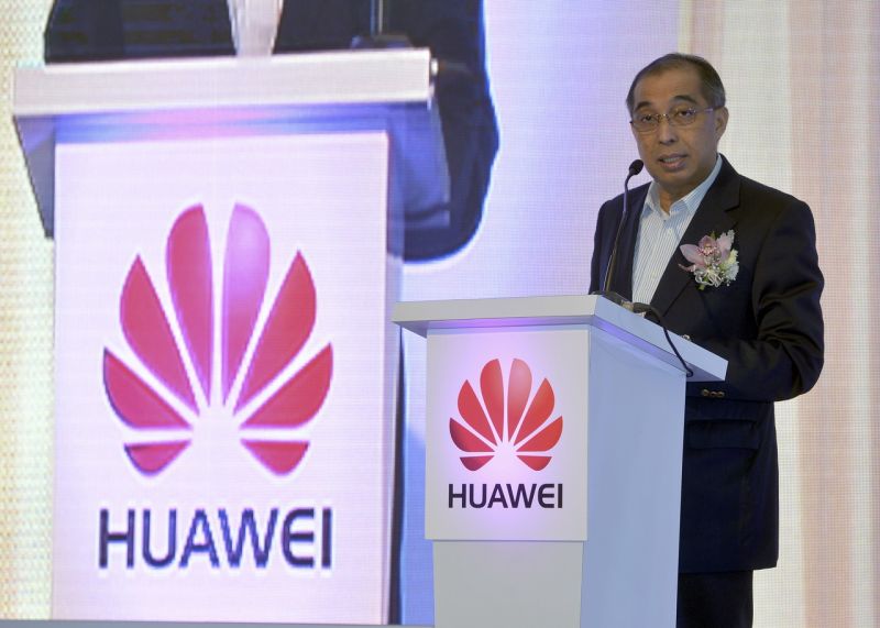 Communications and Multimedia Minister Datuk Seri Mohd Salleh Said Keruak speaking at the at the launch of Huaweiu00e2u20acu2122s customer solution, innovation and integration experience in Kuala Lumpur. Picture released December 15, 2015. u00e2u20acu2022 Bernama pic