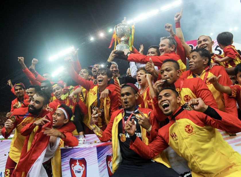 Selangor players celebrate their Malaysia Cup final win over rivals Kedah at the Shah Alam Stadium last night. u00e2u20acu201d Bernama pic