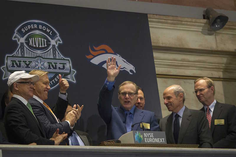 Seattle Seahawks owner and Microsoft co-founder Paul Allen waves to the trading floor after ringing the opening bell at the New York Stock Exchange in this January 30, 2014 file photo. u00e2u20acu201d Reuters pic