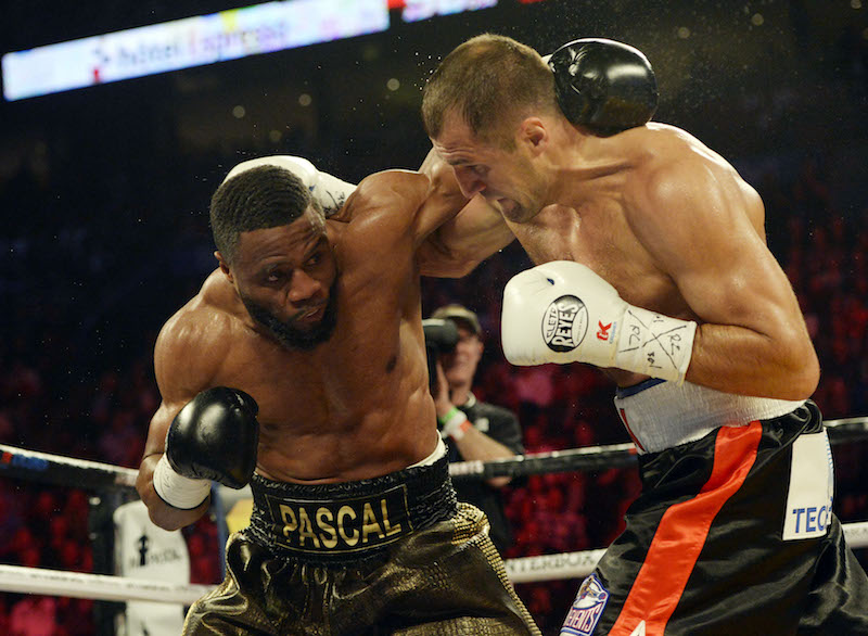 Jean Pascal (black gloves) boxes Sergey Kovalev during the world light heavyweight championship match in Montreal January 30, 2016 u00e2u20acu201d Picture by Eric Bolte-USA TODAY Sports/Reuters