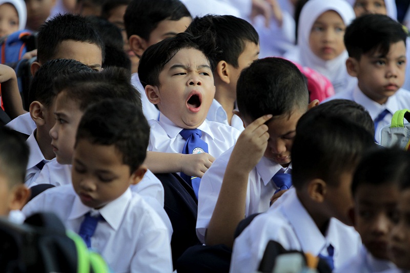 A boy yawns before the start of the first day in school, at Sekolah Kebangsaan Seksyen 6 in Shah Alam, January 4, 2016. u00e2u20acu201d Picture by Yusof Mat Isa