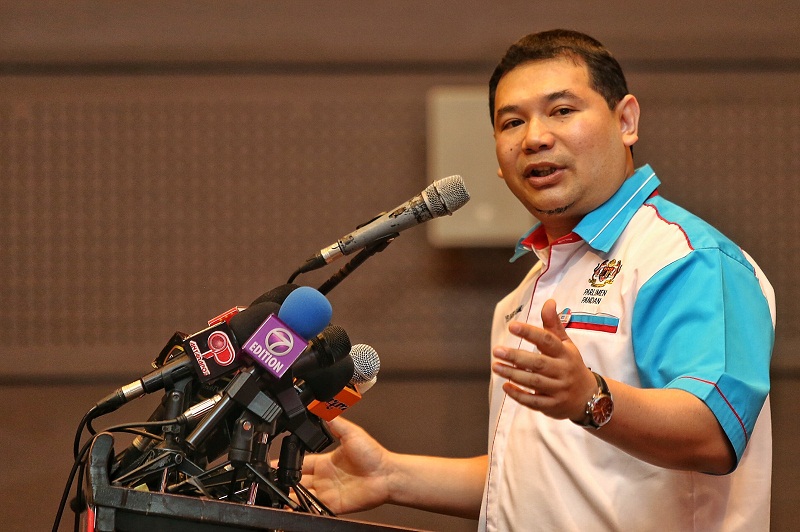 PKR secretary-general Rafizi Ramli speaks at the Pakatan Harapan Leadership Conference in Shah Alam, January 9, 2016. u00e2u20acu201d Picture by Saw Siow Feng 