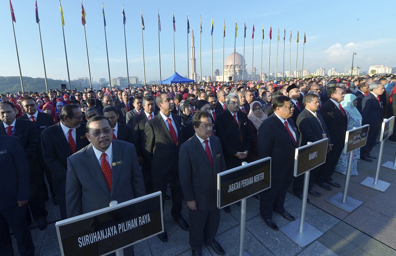 Civil service administrators and staff listen to Prime Minister Najib Razaku00e2u20acu2122s speech during his address at the first monthly assembly this year for the Prime Ministeru00e2u20acu2122s Department in Putrajaya, January 11, 2016. u00e2u20acu201d Bernama pic