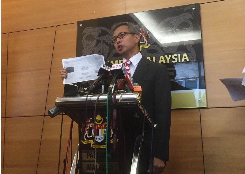 DAPu00e2u20acu2122s Petaling Jaya Utara MP Tony Pua holds a press conference at the Dewan Rakyat lobby in Kuala Lumpur on January 27, 2016. u00e2u20acu201d Picture by Kamles Kumar 