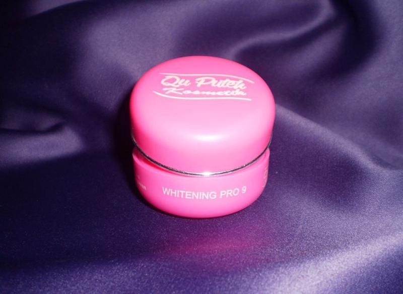 The health ministry has banned Qu Puteh Whitening Pro 9 and Qu Puteh Whitening UV Block for containing harmful levels of mercury. — File pic