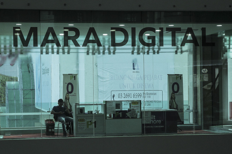 A vendor waits for customers at his kiosk in Mara Digital, Kuala Lumpur, January 7, 2016. u00e2u20acu201d Picture by Yusof Mat Isa