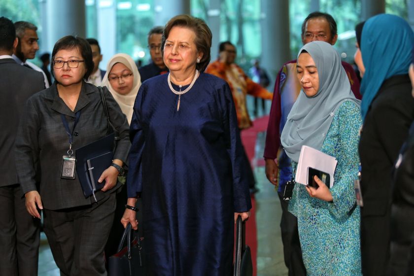 Inflation is expected to stabilise to 2.5 per cent from April onwards as the rise in living cost will likely be offset by cheaper petrol pump price, Zeti (centre) said. u00e2u20acu201d Picture by Saw Siow Feng