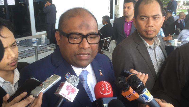Baling MP and Lembaga Tabung Haji chairman Datuk Seri Abdul Azeez Abdul Rahim speaking to the media outside the Dewan Rakyat lobby today, January 27, 2016. u00e2u20acu2022 Picture by Kamles Kumar
