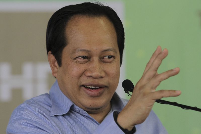 Deputy Minister of International Trade and Industry, Datuk Ahmad Maslan speaks after touring the Ramly Food Processing Centre in Kuala Lumpur, January 13, 2016. u00e2u20acu2022 Picture by Yusof Mat Isa