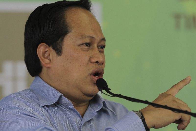 Deputy Minister of International Trade and Industry, Datuk Ahmad Maslan speaks after touring the Ramly Food Processing Centre in Kuala Lumpur, January 13, 2016. u00e2u20acu2022 Picture by Yusof Mat Isa