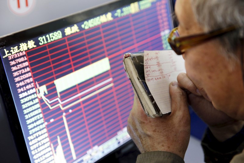 An investor looks at a screen showing stock information, after the new circuit breaker mechanism suspended stocks trading, in Shanghai January 7, 2016. u00e2u20acu201d Reuters pic