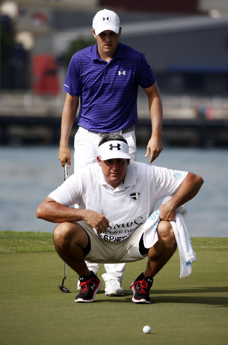 Jordan Spieth stands over a five-foot birdie on the 18th green to sign for an 11-under total were he to sink the putt tomorrow and put pressure on Song.