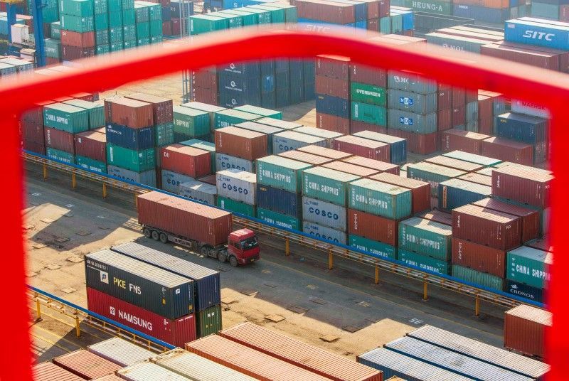 Shipping containers at a port in Lianyungang, Jiangsu province, January 23, 2015. REUTERS/China Daily