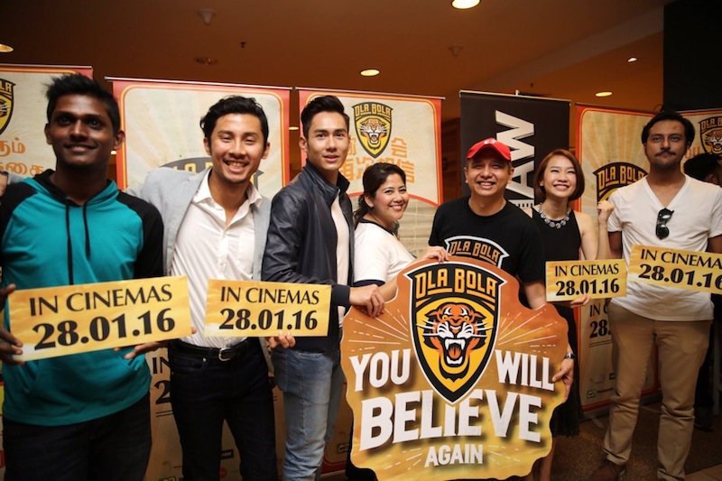 Chiu Keng Guan (red hat) with the main actors of ‘Ola Bola’ during a pre-screening, Jan 8, 2015. — Picture by Choo Choy May