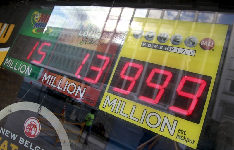 A light sign could not fit the record highest power ball payout at a local liquor store in Washington, January 10, 2016. u00e2u20acu201d Reuters pic