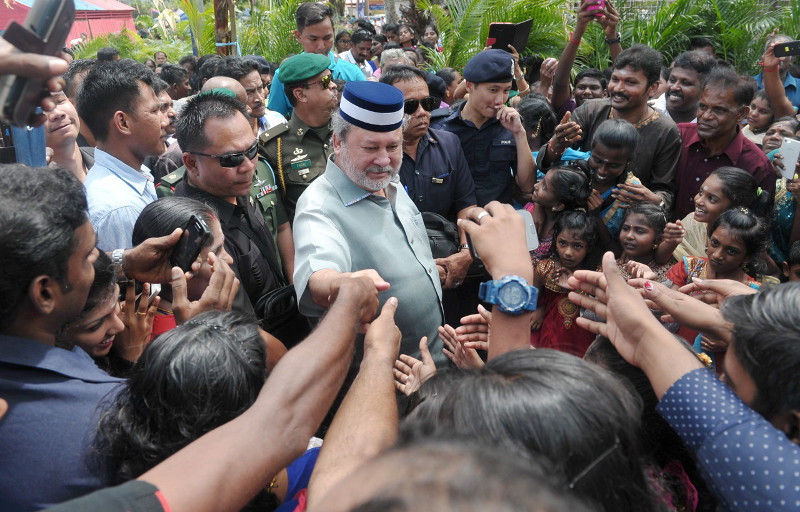 The sultan of Johor, Sultan Ibrahim Sultan Iskandar shakes hands with people celebrating the Thaipusam festival at Sri Murugan Hindu Temple in Samajam Renggam, Kluang, Jan 24, 2016. u00e2u20acu201d Bernama pic