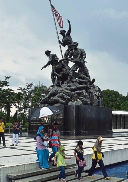 People visit the National Monument during the holidays. The writer says a nation without a common dream is susceptible to various forms of ‘attacks’ by internal and external enemies. — Picture by Hadzme Jaafar