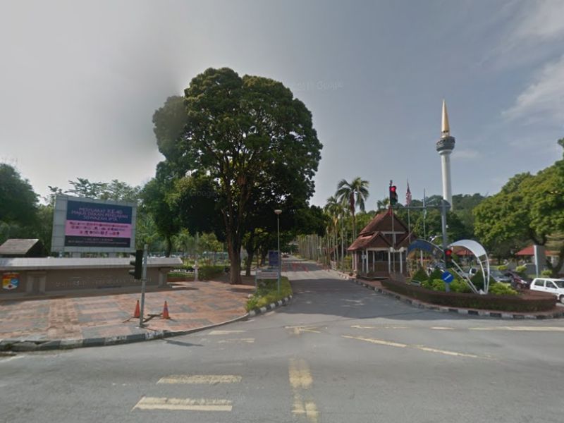 Seorang penuntut Sarjana Muda Psikologi Universiti Kebangsaan Malaysia cedera usus selepas u00e2u20acu02dcmengikat perutu00e2u20acu2122 beliau. u00e2u20acu201d Foto paparan skrin Google Street View
