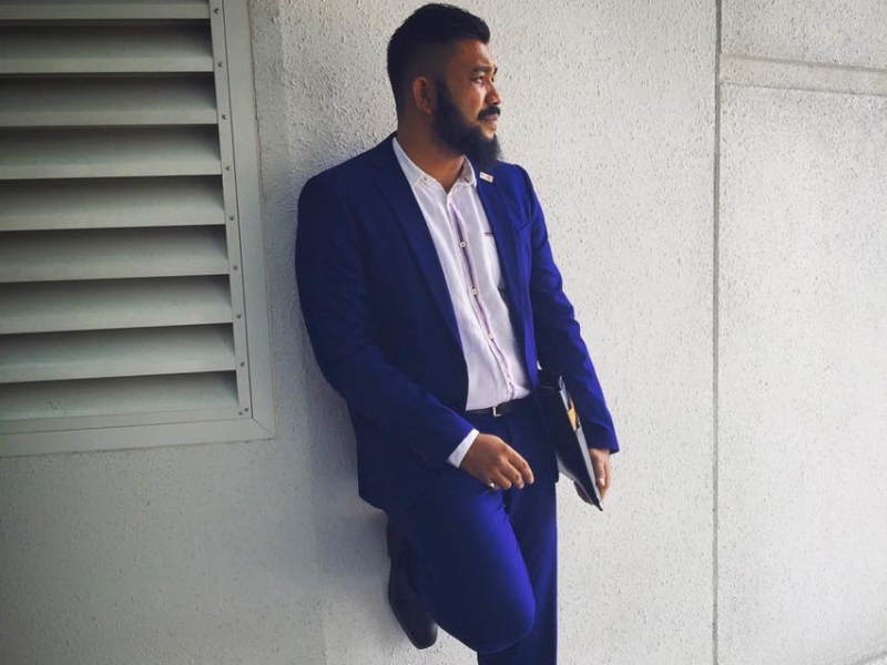 Wan Mohd Azri Wan Deris dan rakan-rakannya membelasah pekerja asing dalam sebuah video viral di media sosial. u00e2u20acu201d Foto ehsan Facebook/Sir Azri