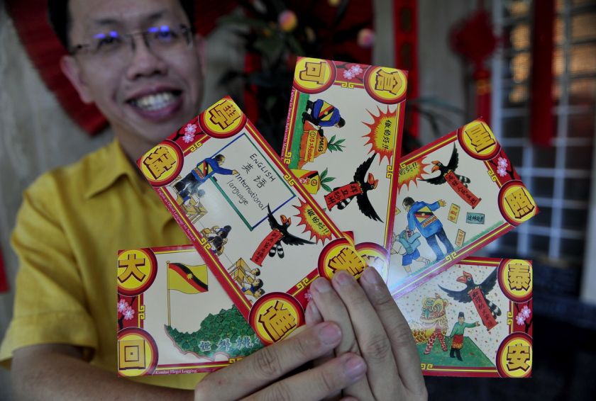 Datk Prof Dr Sim Kui Han holds up SUPPu00e2u20acu2122s ang pow packets with the policy messages u00e2u20acu201d Bernama pic