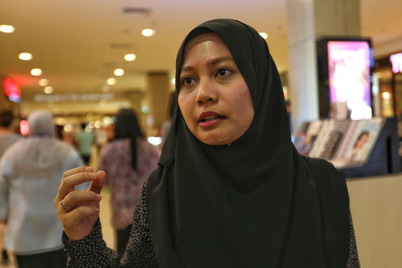Mas Syafiqah Mansor will only order fish in non-halal restaurants. u00e2u20acu201d Picture by Saw Siow Feng