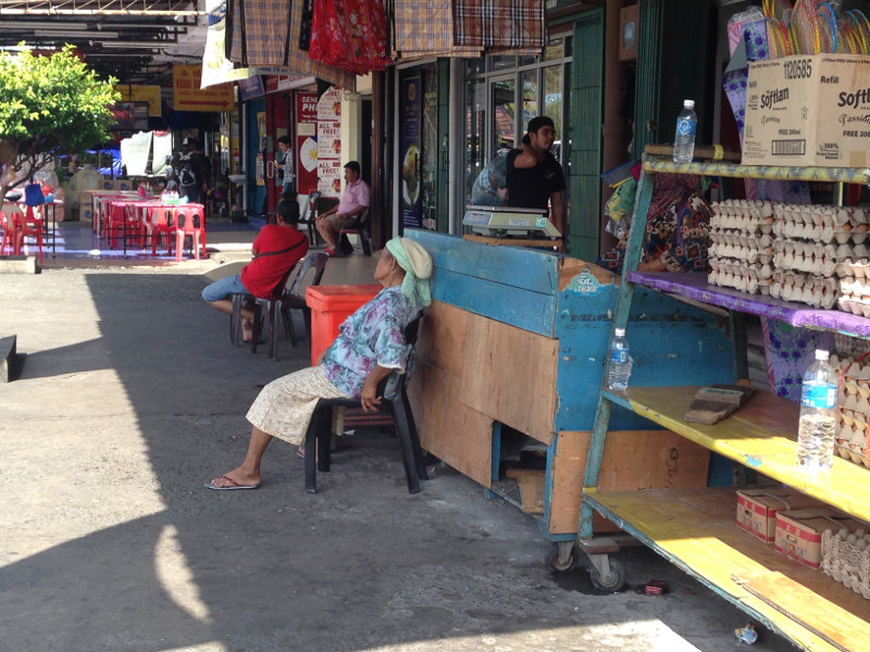 Easy availability at sundry shops, coffee shops and street corners in Sabah make contraband cigarettes a viable alternative in the face of rising costs. u00e2u20acu201d Picture by Julia Chan