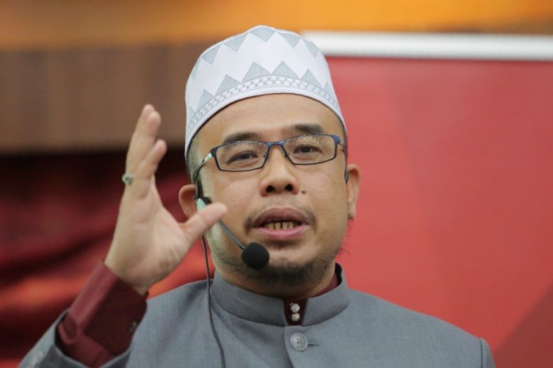 Prof Datuk Dr Mohd Asri Zainul Abidin speaks at Sinar Harianu00e2u20acu2122s talk on religious extremism titled u00e2u20acu02dcEkstremisme Agama Di Malaysiau00e2u20acu2122, February 17, 2016. u00e2u20acu2022 Picture by Choo Choy May