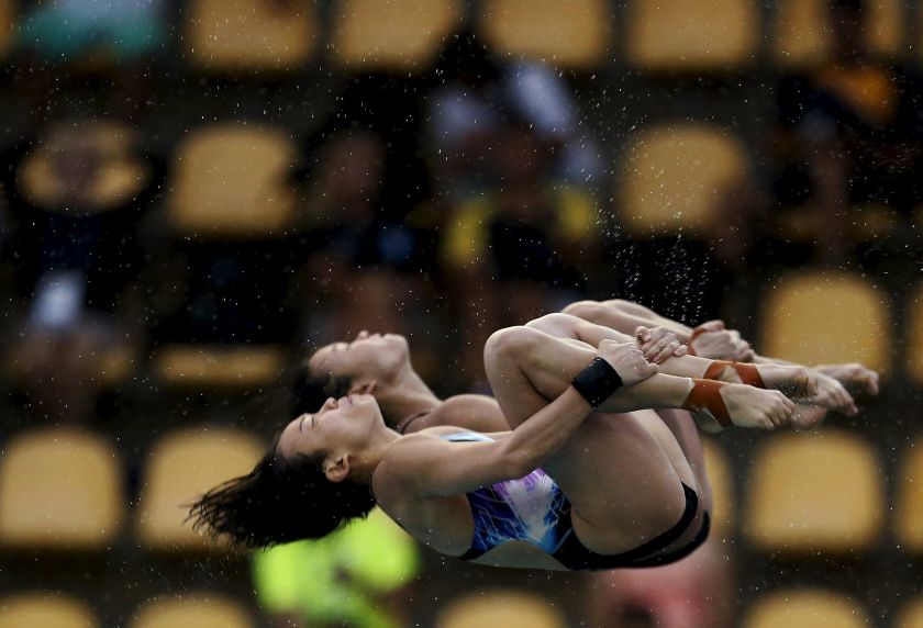 Jun Hoong Cheong and Pandelela Rinong Pamg of Malaysia compete in the women’s 10m synchro platform final at the 2016 Fina Diving World Cup in Rio de Janeiro, Brazil, February 20, 2016. — Reuters pic