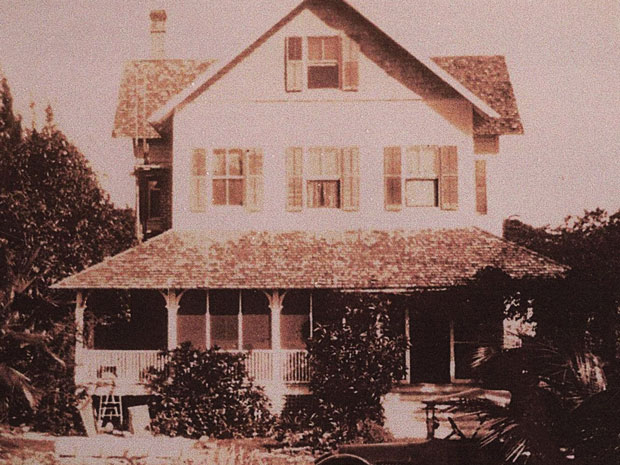 Riddle House. u00e2u20acu201d Picture by Wikimedia Commons