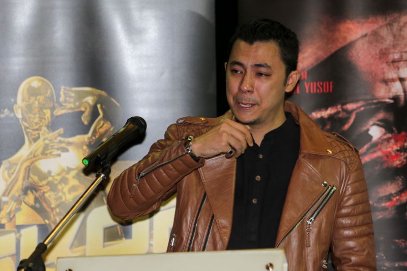 Shamsul Yusof sebak ketika berucap di majlis Pratonton filem 'Munafik' yang bakal menemui penonton Khamis ini. u00e2u20acu201d Foto oleh Choo Choy May  