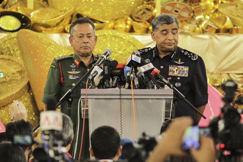 Inspector-General of Police Tan Sri Khalid Abu Bakar (right) and Malaysia Armed Forces Chief General Tan Sri Dr Zulkifeli Mohd Zain during a joint press conference in Kuala Lumpur February 22, 2016. u00e2u20acu201d Picture by Yusof Mat Isa