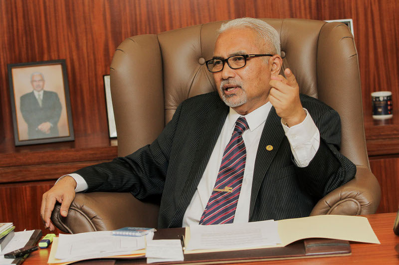 Election Commission chairman, Datuk Seri Hashim Abdullah speaks to Malay Mail Online during an interview at his office in Putrajaya, Feb 23, 2016. u00e2u20acu201d Picture by Yusof Mat Isa 