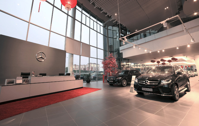 The main reception area of the Mercedes-Benz Autohaus showroom.