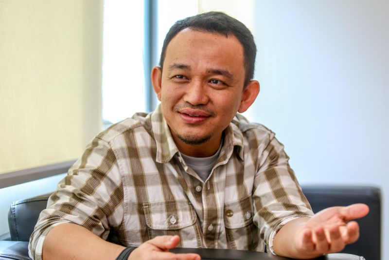International Islamic University Malaysia academic Dr Maszlee Malik speaks to Malay Mail Online in an interview at Kuala Lumpur on January 26, 2016. ― Picture by Saw Siow Feng