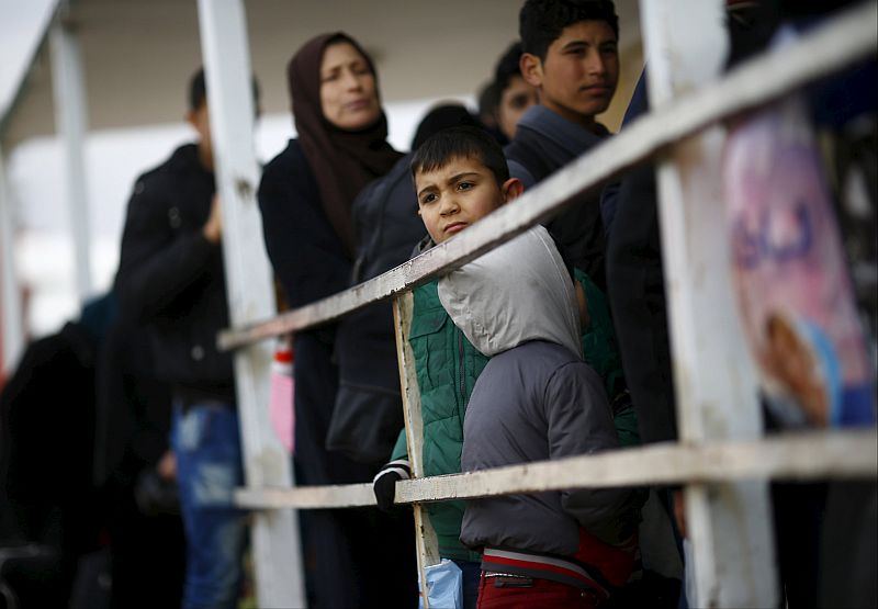 Syrians line up as they wait to cross into Syria at Oncupinar border crossing in the southeastern city of Kilis, Turkey February 11, 2016. u00e2u20acu201d Reuters pic