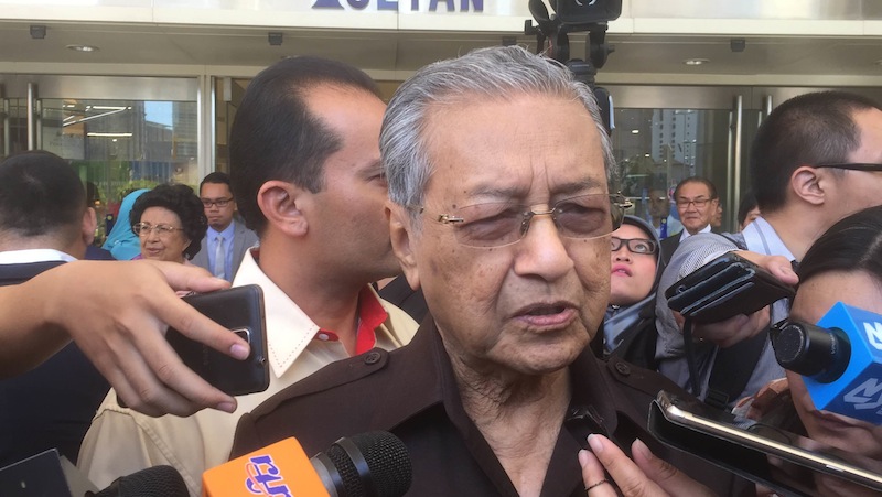 Former Prime Minister Tun Dr Mahathir Mohamad speaking to reporters outside KLCC, Februatry 26, 2016. u00e2u20acu201du00c2u00a0Picture by Kamles Kumar