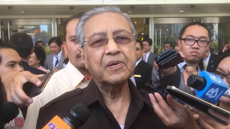 Former Prime Minister Tun Dr Mahathir Mohamad speaking to reporters outside KLCC today, February 26, 2016. u00e2u20acu2022 Picture by Kamles Kumar